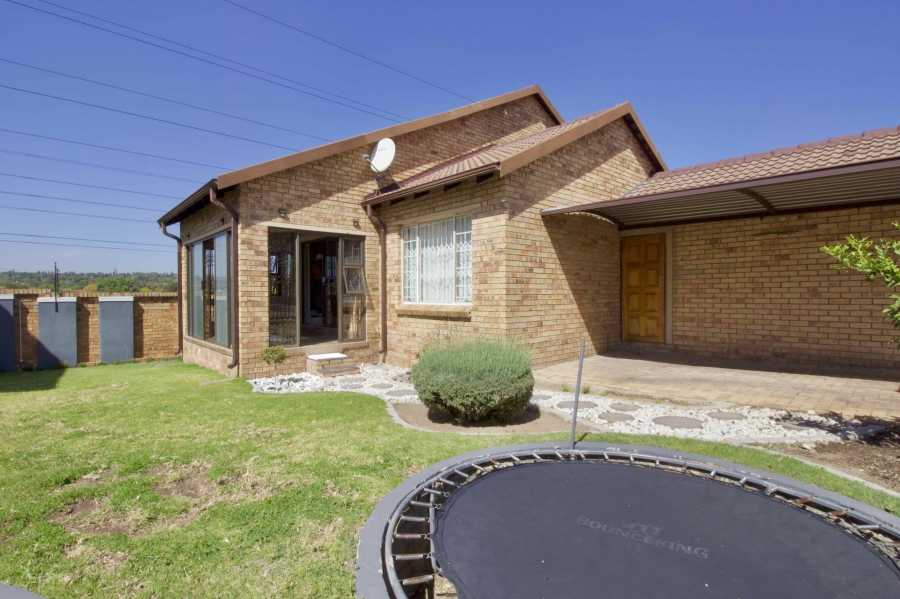 3 Bedroom Property for Sale in Amberfield Gauteng
