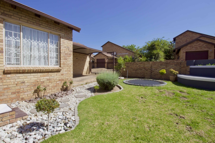 3 Bedroom Property for Sale in Amberfield Gauteng