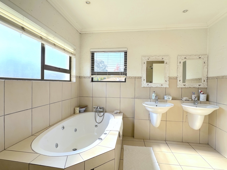 5 Bedroom Property for Sale in Vaalview Gauteng