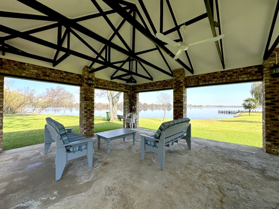 5 Bedroom Property for Sale in Vaalview Gauteng