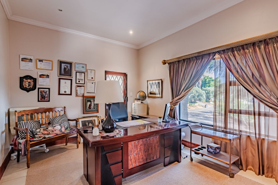 5 Bedroom Property for Sale in Waterkloof Ridge Gauteng