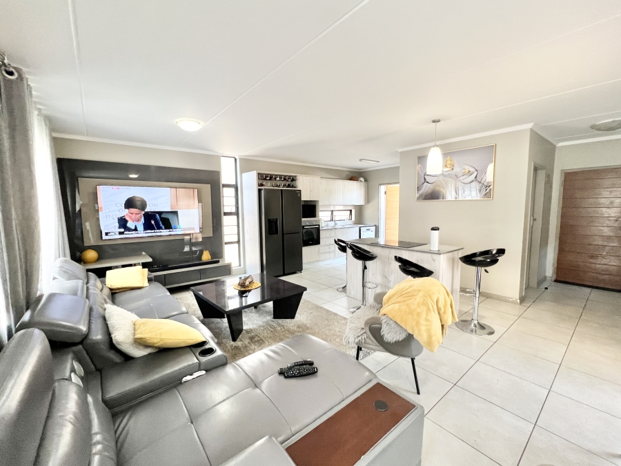 3 Bedroom Property for Sale in Amberfield Gauteng