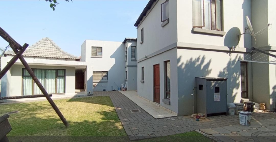 6 Bedroom Property for Sale in Midstream Estate Gauteng