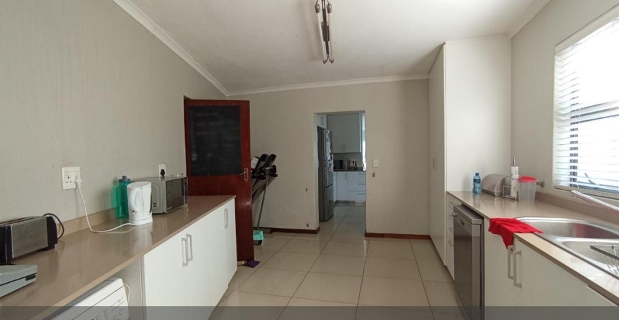 6 Bedroom Property for Sale in Midstream Estate Gauteng