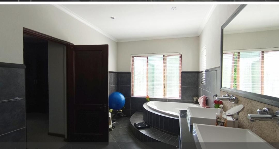 6 Bedroom Property for Sale in Midstream Estate Gauteng