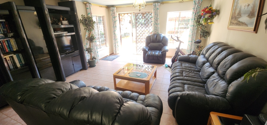 3 Bedroom Property for Sale in Mulbarton Gauteng