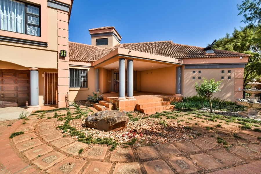 6 Bedroom Property for Sale in Olympus AH Gauteng