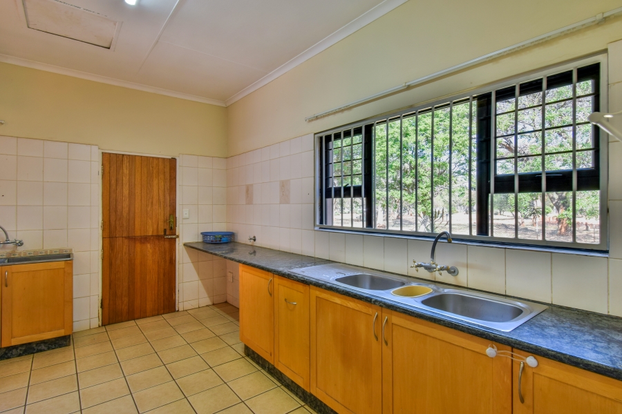 6 Bedroom Property for Sale in Olympus AH Gauteng