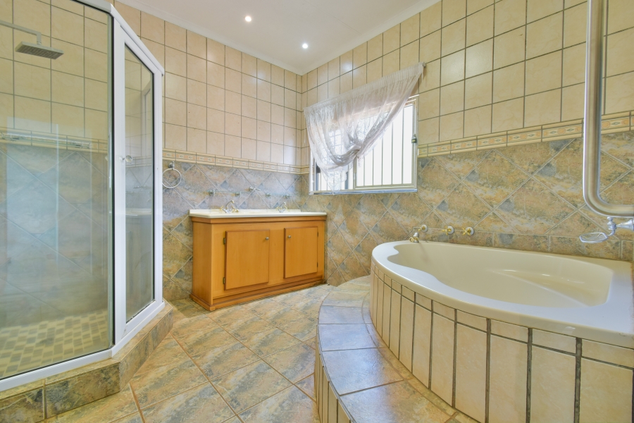 6 Bedroom Property for Sale in Olympus AH Gauteng