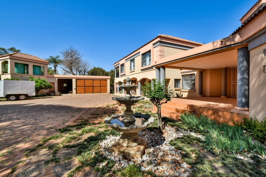 6 Bedroom Property for Sale in Olympus AH Gauteng