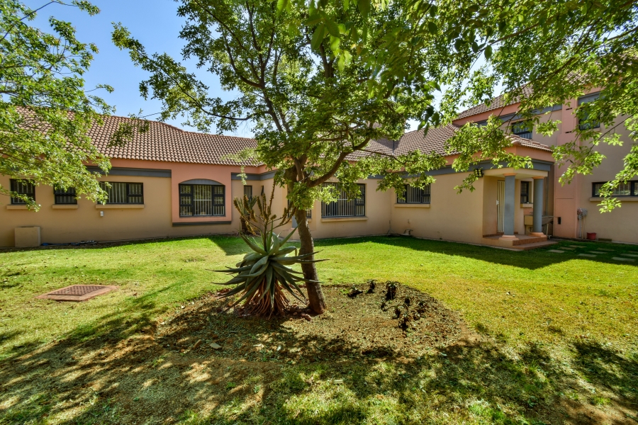 6 Bedroom Property for Sale in Olympus AH Gauteng
