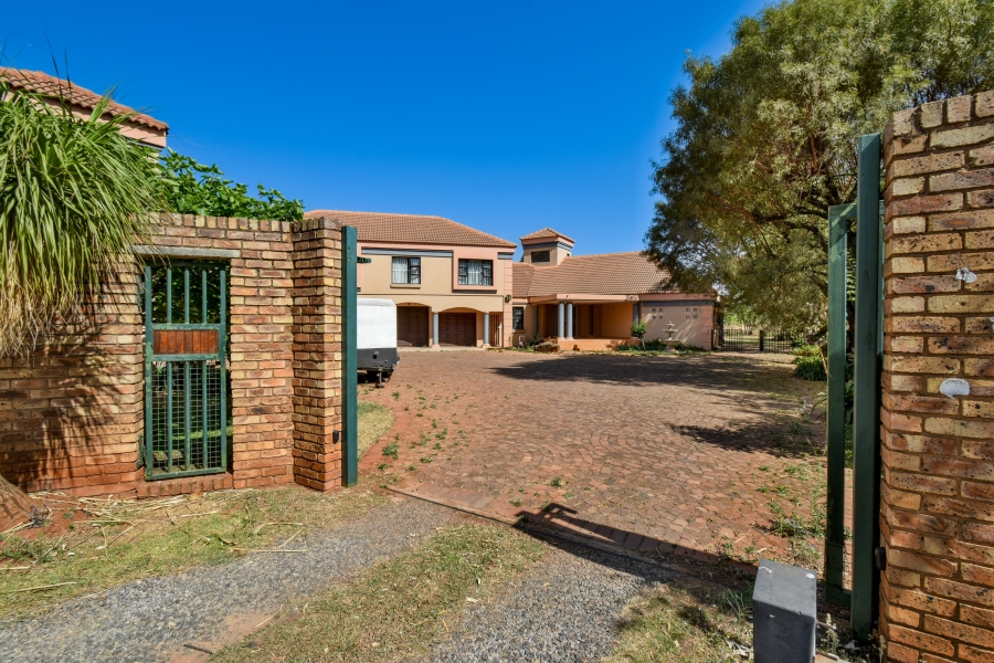 6 Bedroom Property for Sale in Olympus AH Gauteng