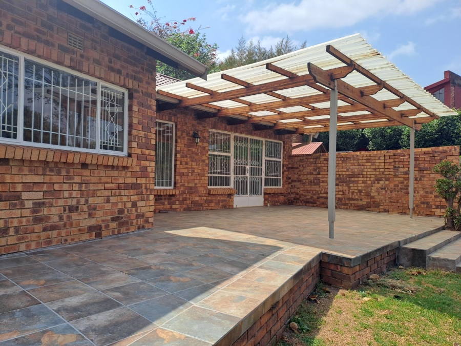 3 Bedroom Property for Sale in Roodekrans Gauteng