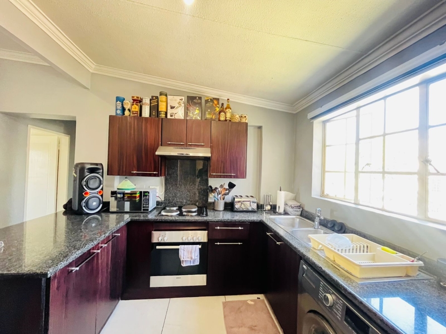 To Let 2 Bedroom Property for Rent in Morningside Gauteng