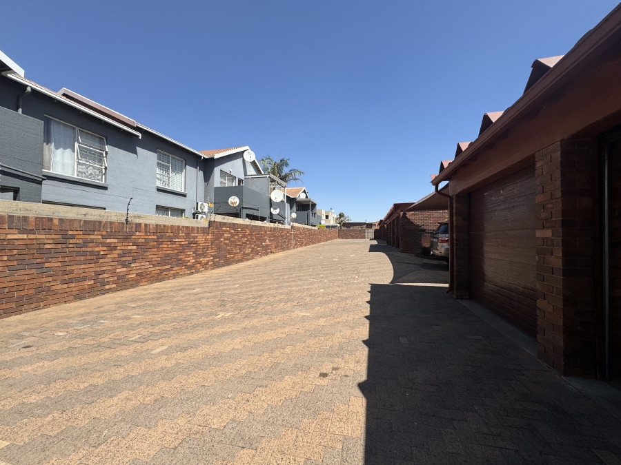 2 Bedroom Property for Sale in New Redruth Gauteng