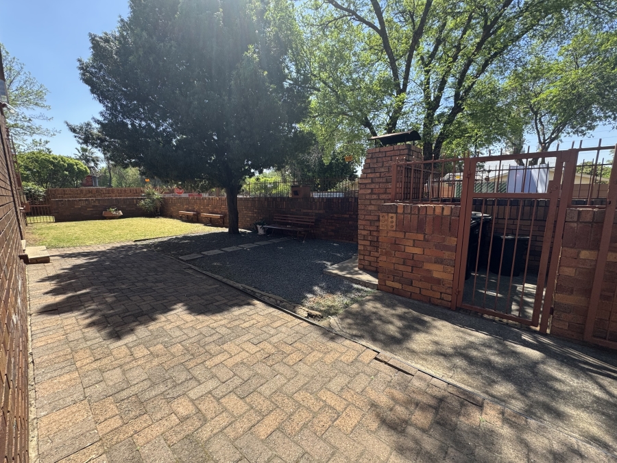 2 Bedroom Property for Sale in New Redruth Gauteng