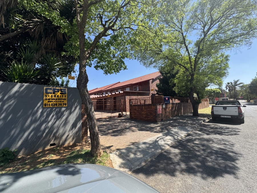 2 Bedroom Property for Sale in New Redruth Gauteng