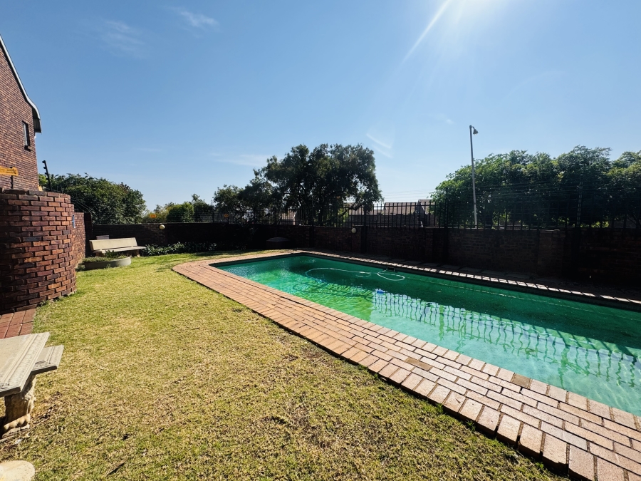 2 Bedroom Property for Sale in Moreleta Park Gauteng