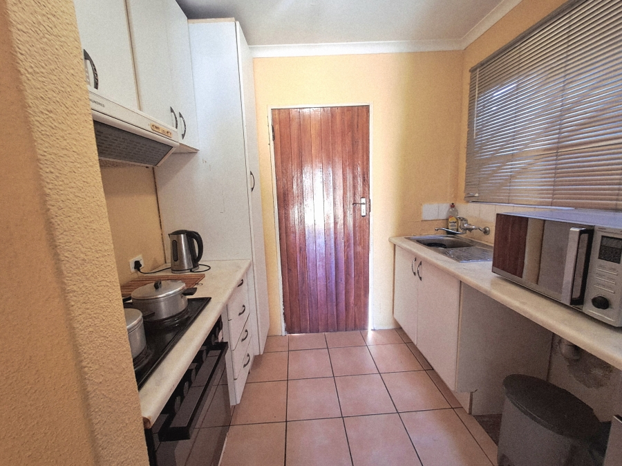 To Let 2 Bedroom Property for Rent in Corlett Gardens Gauteng