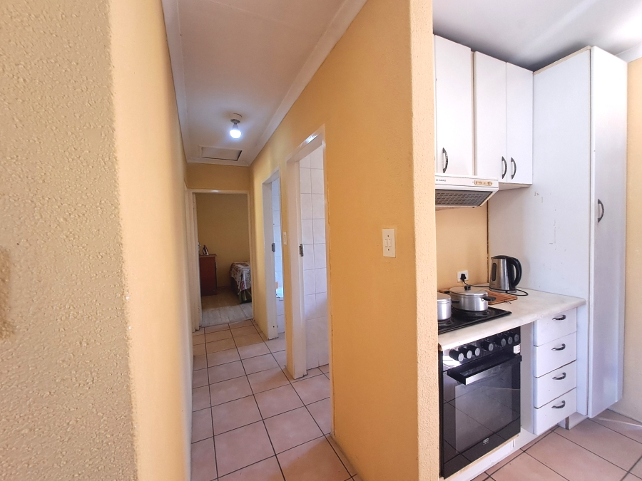To Let 2 Bedroom Property for Rent in Corlett Gardens Gauteng