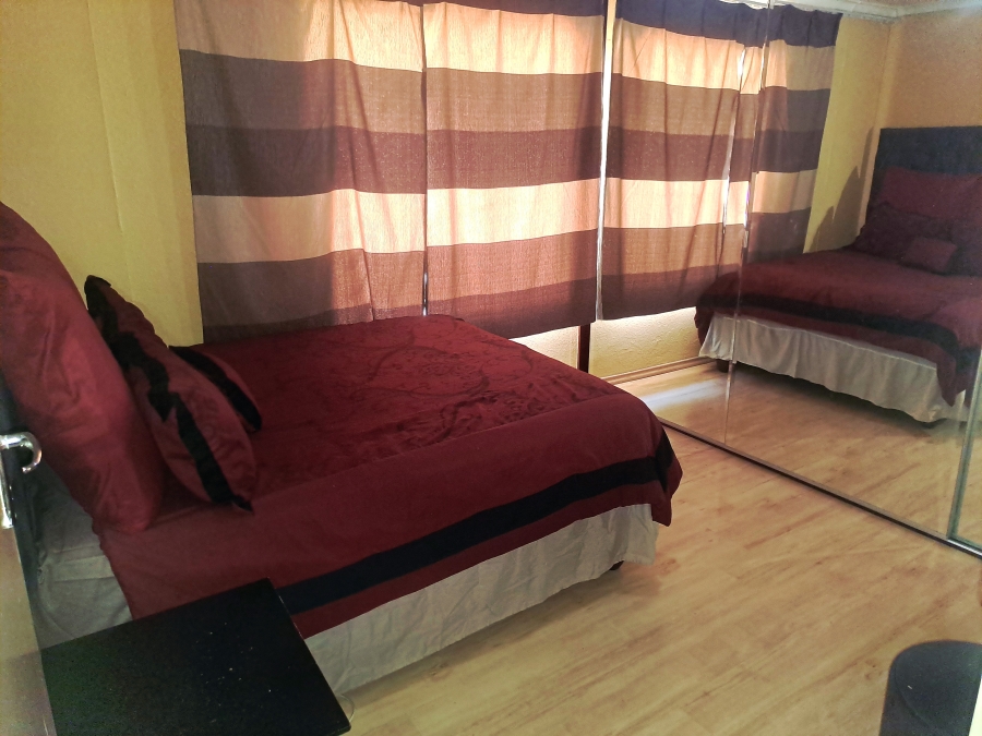 To Let 2 Bedroom Property for Rent in Corlett Gardens Gauteng