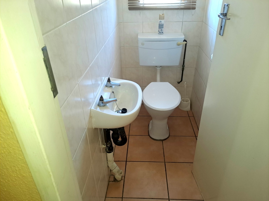 To Let 2 Bedroom Property for Rent in Corlett Gardens Gauteng