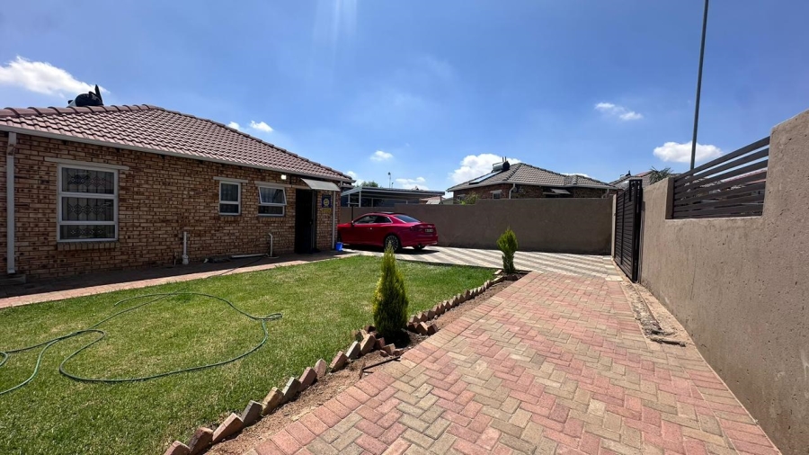 3 Bedroom Property for Sale in Daveyton Gauteng
