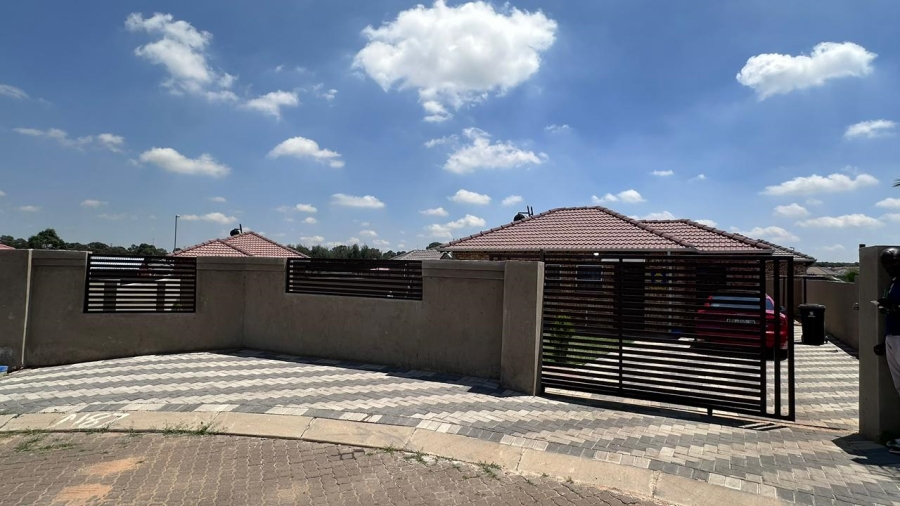 3 Bedroom Property for Sale in Daveyton Gauteng
