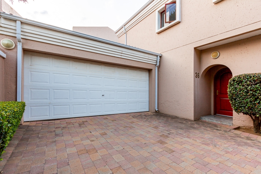 To Let 2 Bedroom Property for Rent in Lonehill Gauteng