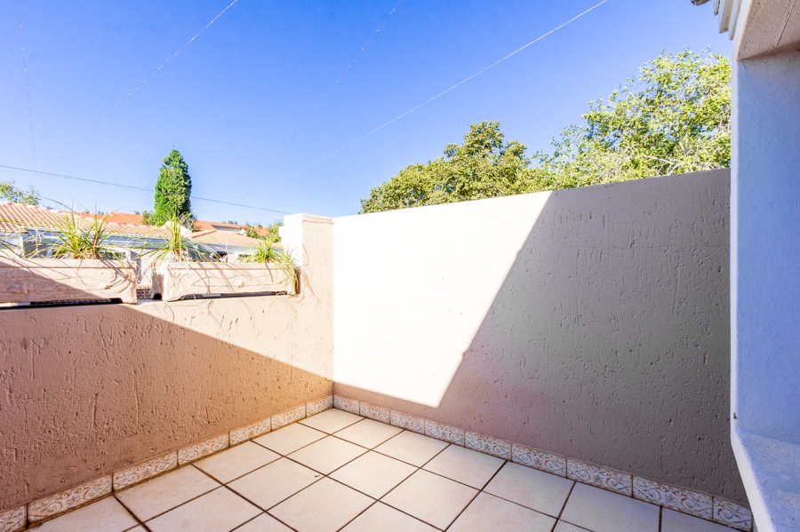 To Let 2 Bedroom Property for Rent in Lonehill Gauteng