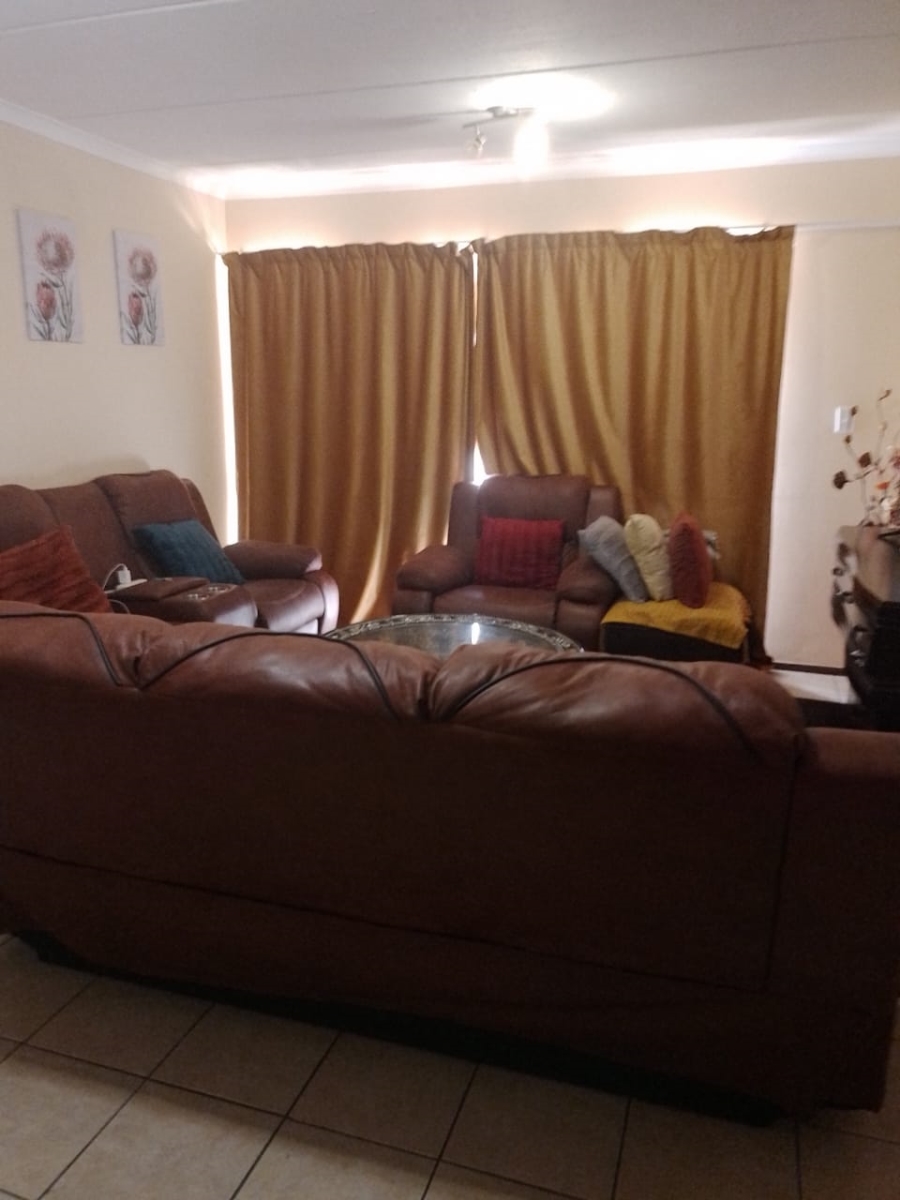 2 Bedroom Property for Sale in Noordwyk Gauteng