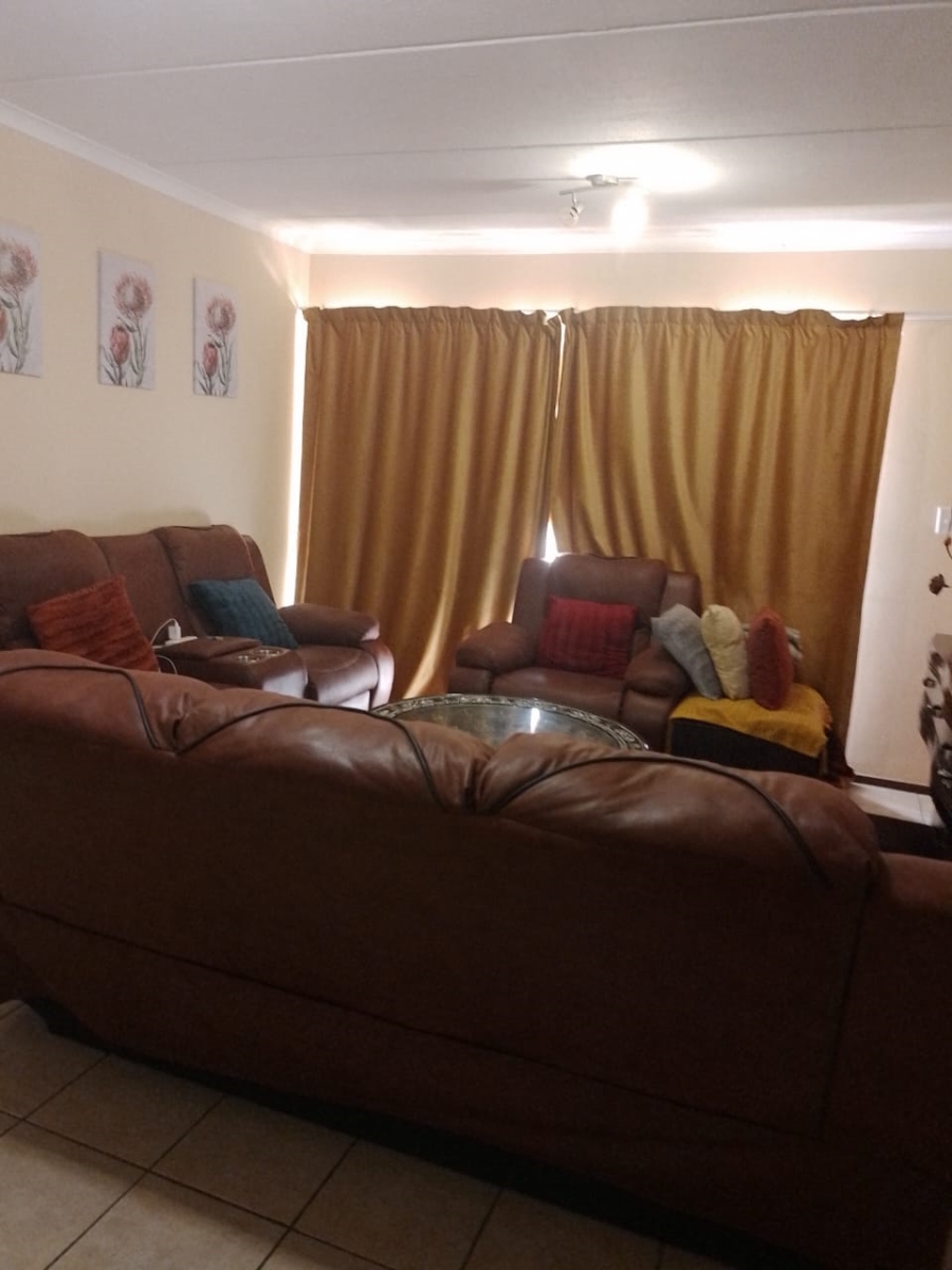 2 Bedroom Property for Sale in Noordwyk Gauteng