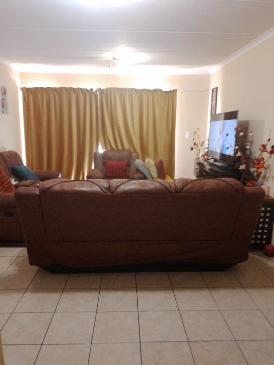 2 Bedroom Property for Sale in Noordwyk Gauteng