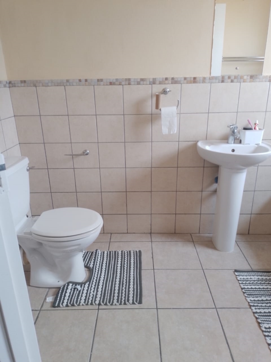 2 Bedroom Property for Sale in Noordwyk Gauteng