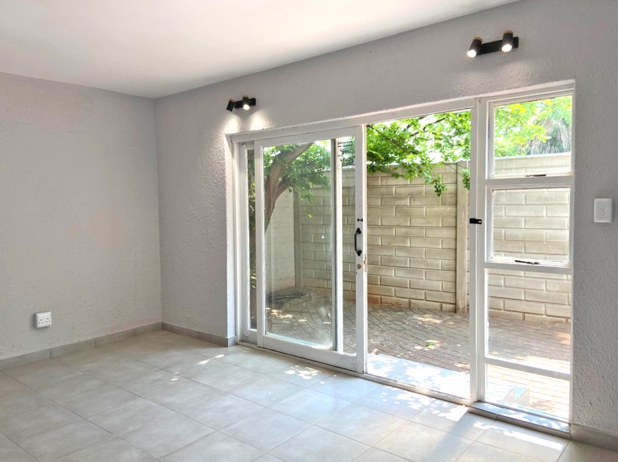 To Let 1 Bedroom Property for Rent in Linden Gauteng