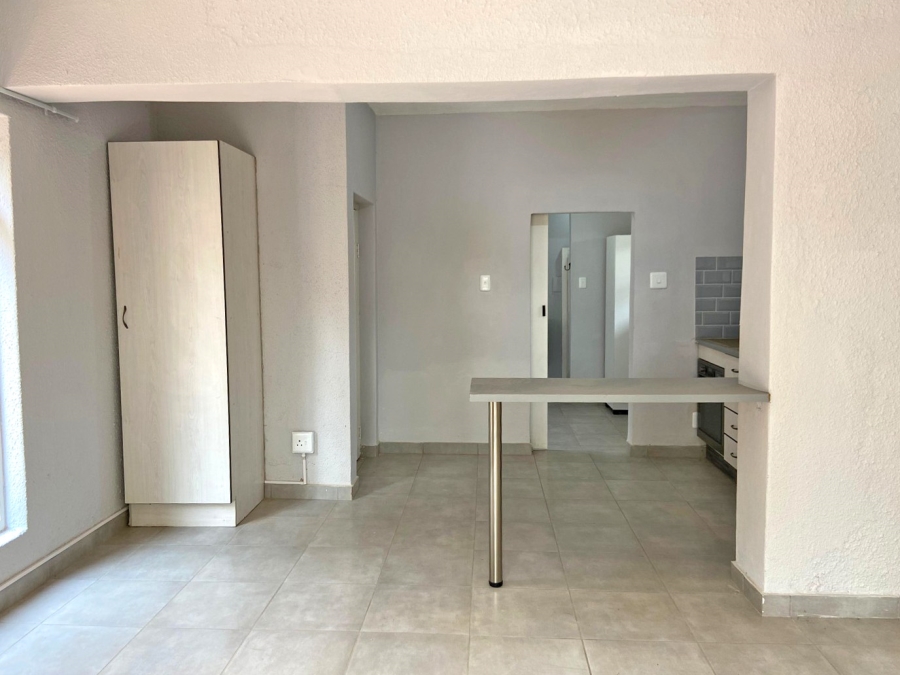 To Let 1 Bedroom Property for Rent in Linden Gauteng