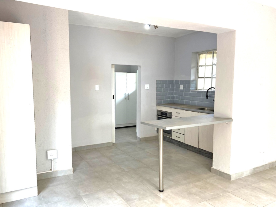 To Let 1 Bedroom Property for Rent in Linden Gauteng