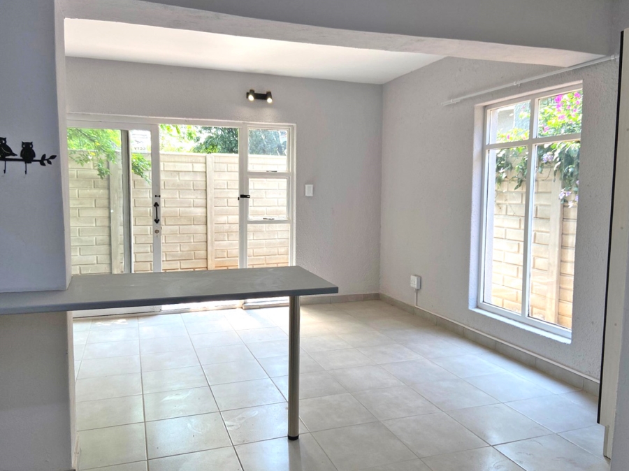 To Let 1 Bedroom Property for Rent in Linden Gauteng