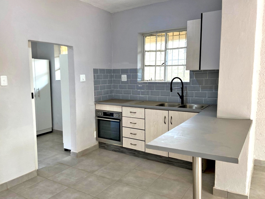 To Let 1 Bedroom Property for Rent in Linden Gauteng