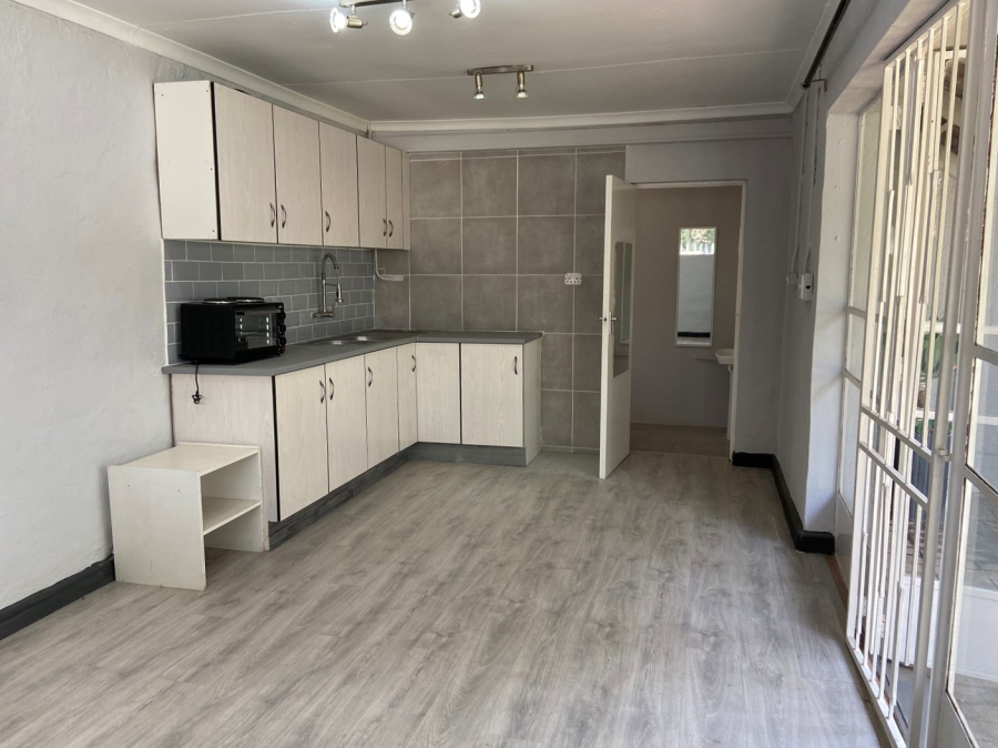 To Let 1 Bedroom Property for Rent in Linden Gauteng
