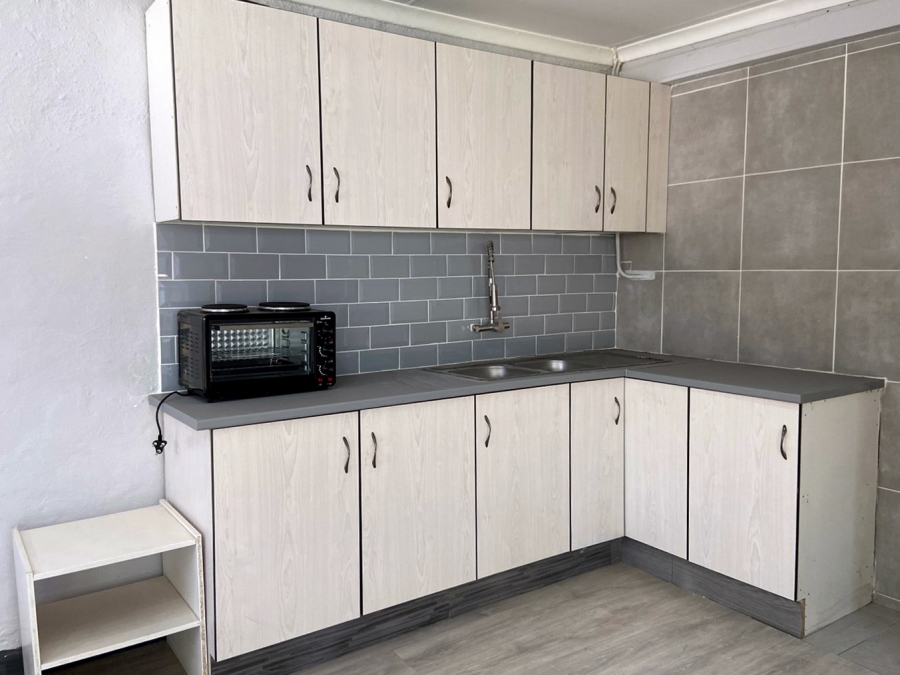 To Let 1 Bedroom Property for Rent in Linden Gauteng