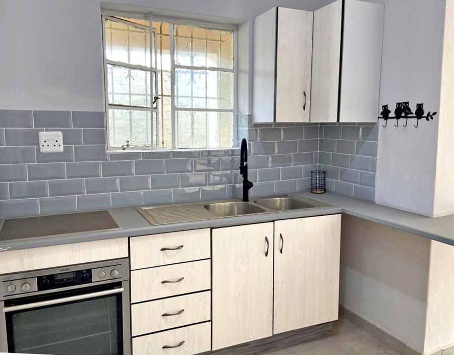 To Let 1 Bedroom Property for Rent in Linden Gauteng