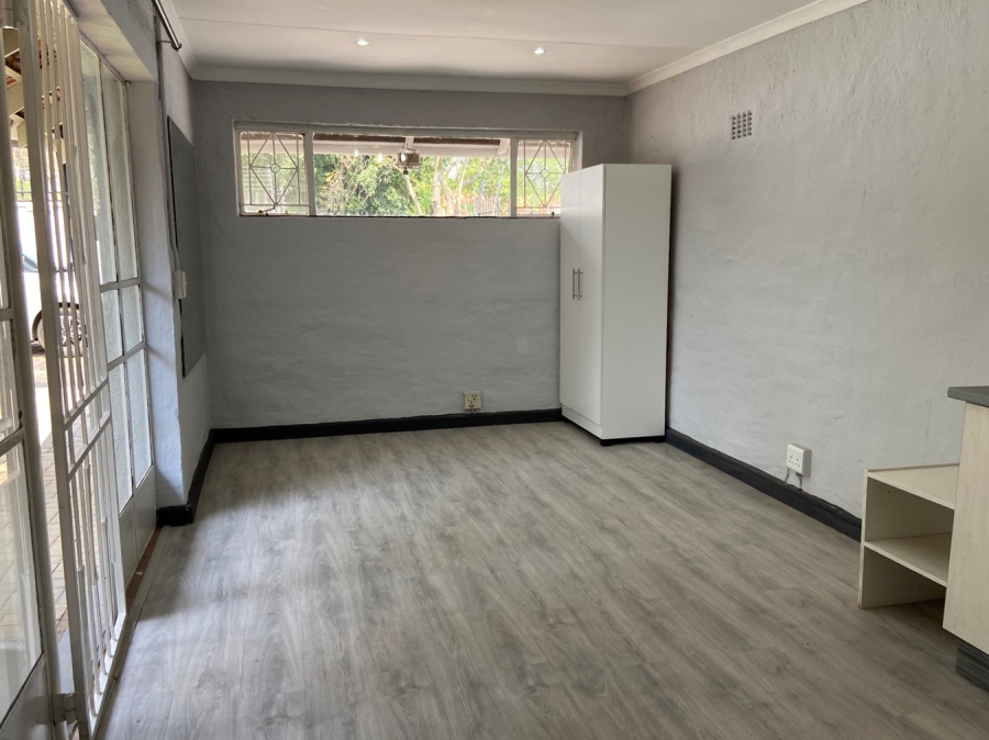 To Let 1 Bedroom Property for Rent in Linden Gauteng