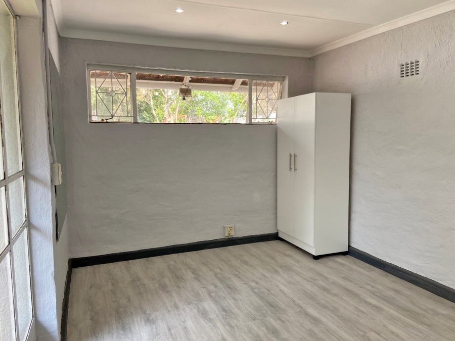 To Let 1 Bedroom Property for Rent in Linden Gauteng
