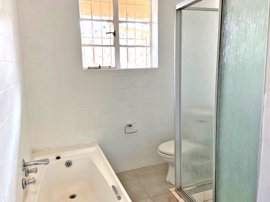 To Let 1 Bedroom Property for Rent in Linden Gauteng