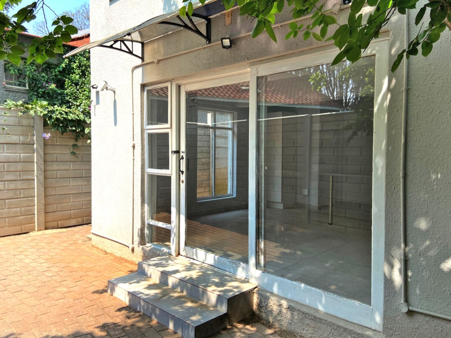 To Let 1 Bedroom Property for Rent in Linden Gauteng