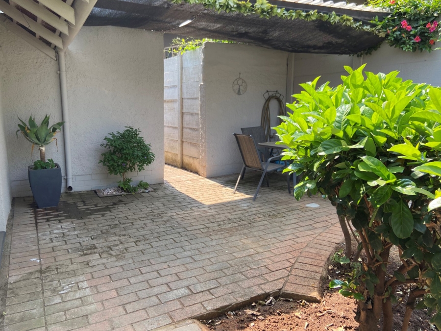 To Let 1 Bedroom Property for Rent in Linden Gauteng