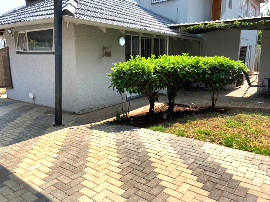 To Let 1 Bedroom Property for Rent in Linden Gauteng