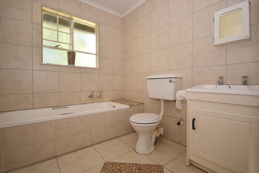 4 Bedroom Property for Sale in Bloubosrand Gauteng