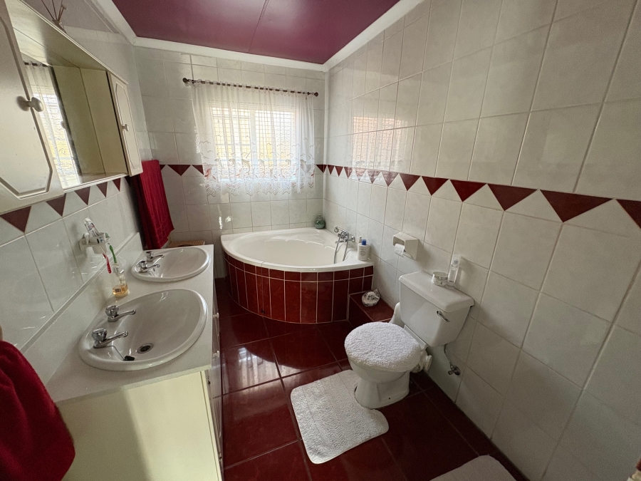 3 Bedroom Property for Sale in Eldoraigne Gauteng